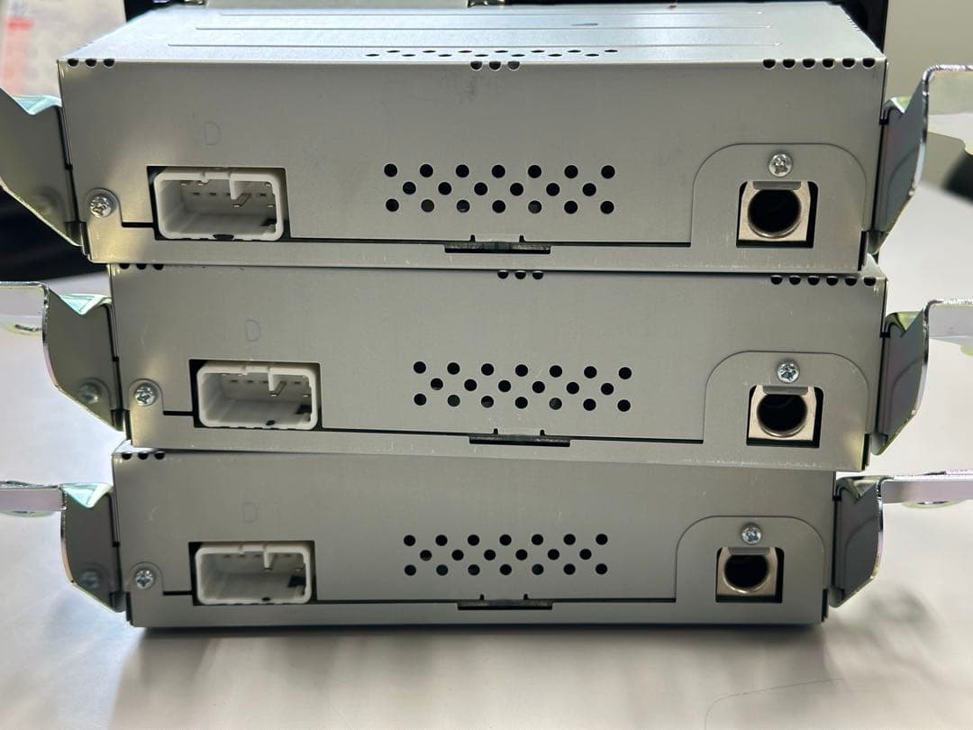 ダイハツ/スバル純正　AM/FMチューナー　スピーカー内蔵　3台セット