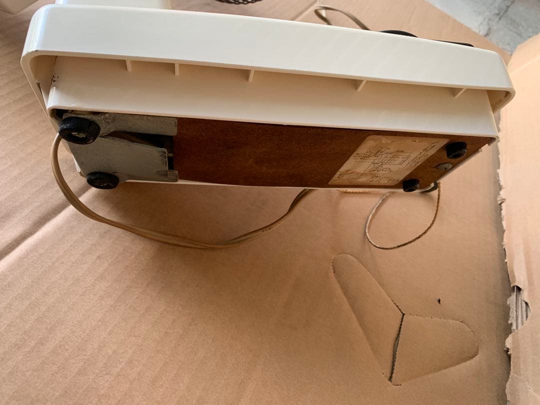 壁掛け扇風機 ダイヤル式 ホワイト