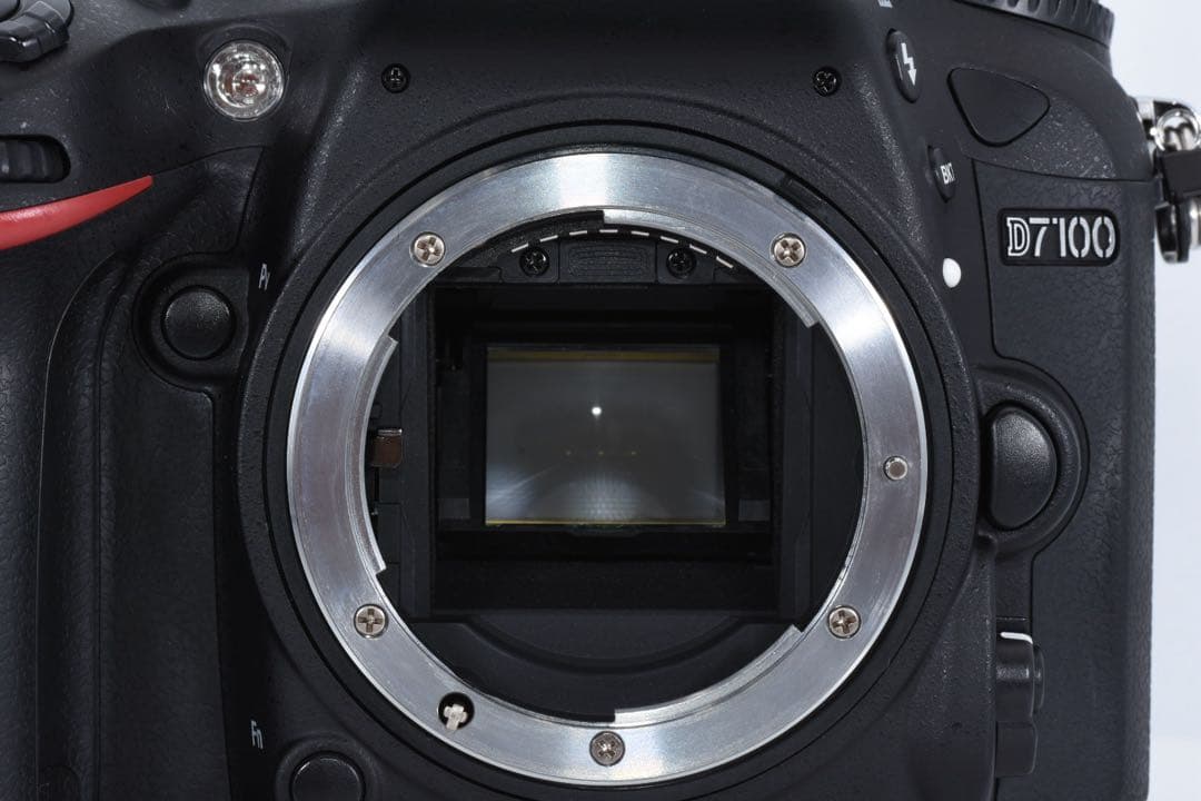 ニコン Nikon D7100➕18-135mmレンズ➕スマホ転送アダプター付き