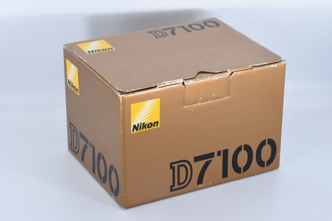 ニコン Nikon D7100➕18-135mmレンズ➕スマホ転送アダプター付き