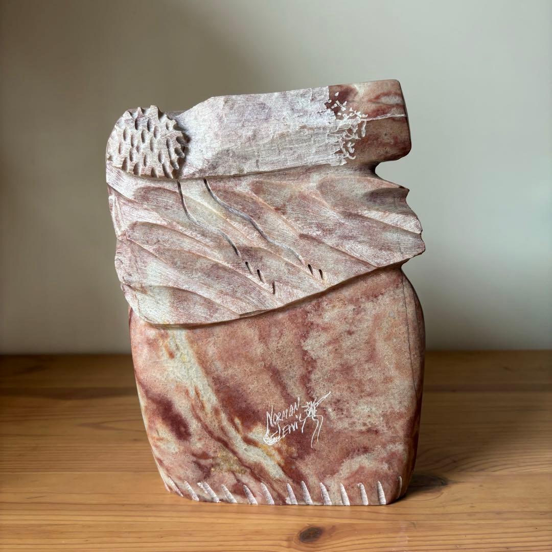 ナバホ族ノーマン・ルイス作 ネイティブアメリカン彫刻 レッドアラ