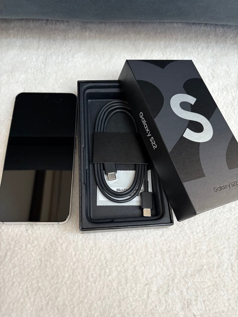 【超美品】Samsung Galaxy S22 ホワイト 本体