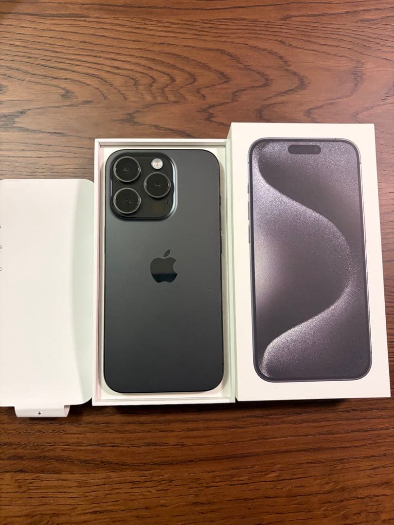 【値下げ・美品】iPhone 15 Pro 256GB ブラックチタニウム