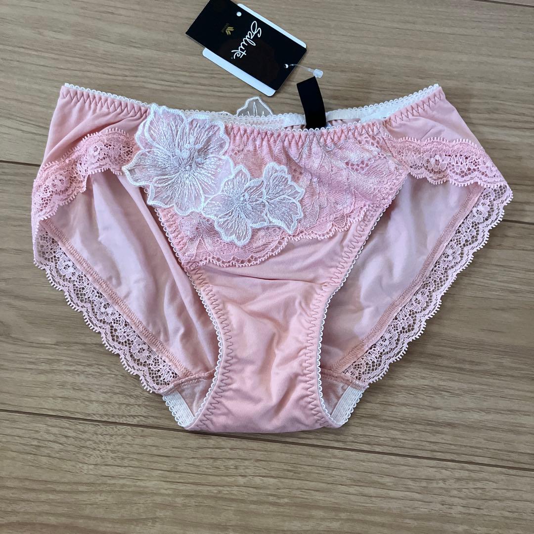 値下げしましたワコールサルート ピンク 花柄刺繍 ショーツ M - メルカリ
