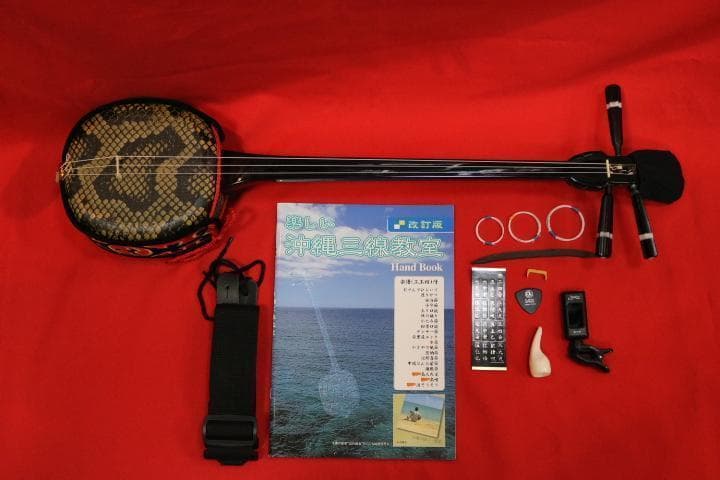 コンパクトで持ち運びしやすく弾きやすい沖縄三線初心者向け　新品未使用 楽天市場】三線 沖縄三線セット 初心者用デザイン三線スタンダード