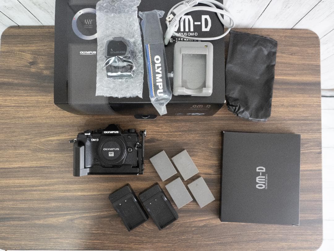 【ジャンク】送料込オリンパスOM-D E-M5 Mark III本体と付属品多数