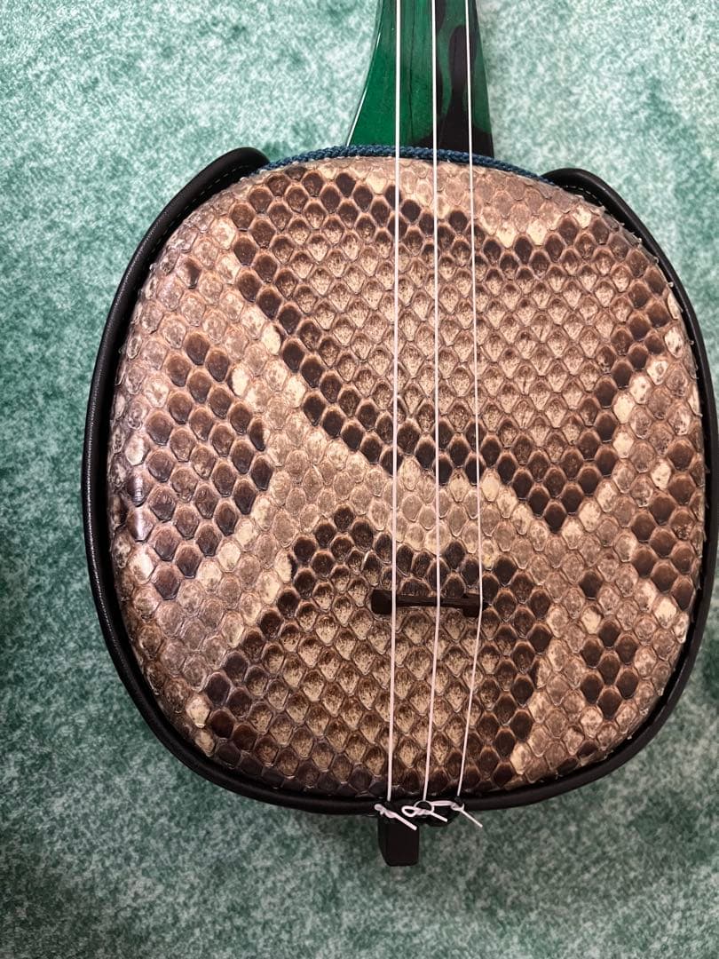 三線本体 ヘビ皮 沖縄本島黒木マカビ型 強化張り 本格 当時24万 - メルカリ