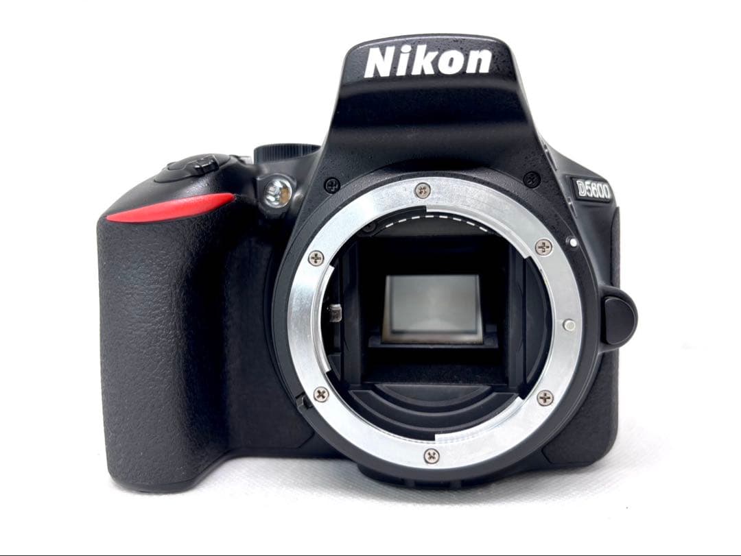 【ほぼ新品 外箱】ニコン Nikon D5600 広角ダブルキット　S6300回