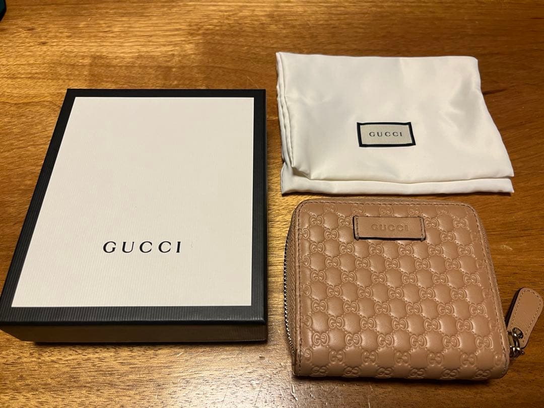 GUCCI 二つ折り財布　グッチシマ グッチシマ グッチ 財布 メンズ 二つ折り財布 札入れ 小銭入れなし
