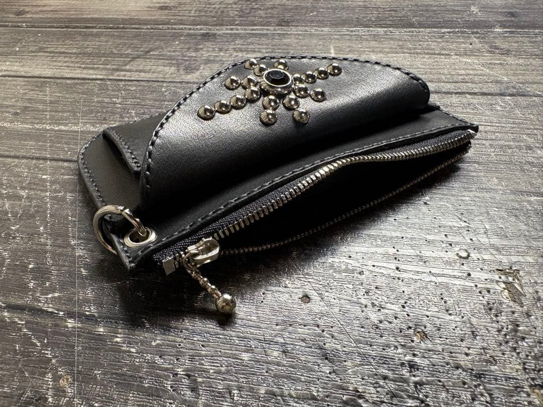 栃木サドルレザー スタッズユーティリティコンパクトウォレット