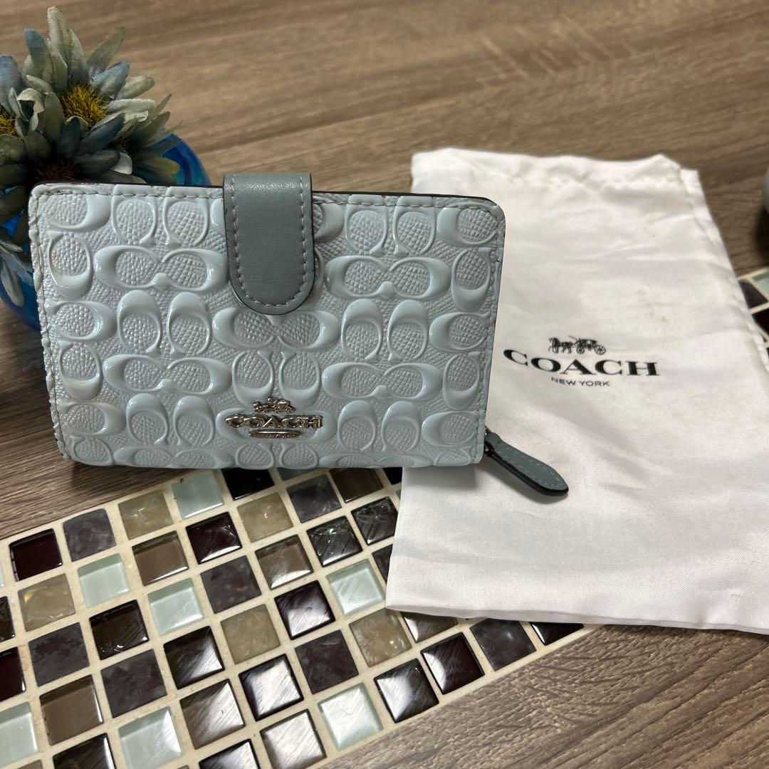 美品]COACH 二つ折り財布 ライトブルー - メルカリ