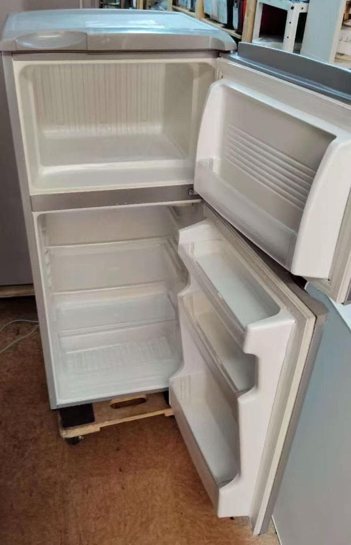 AQUAノンフロン直冷式冷凍冷蔵庫 AQR-111C(S） 2014製