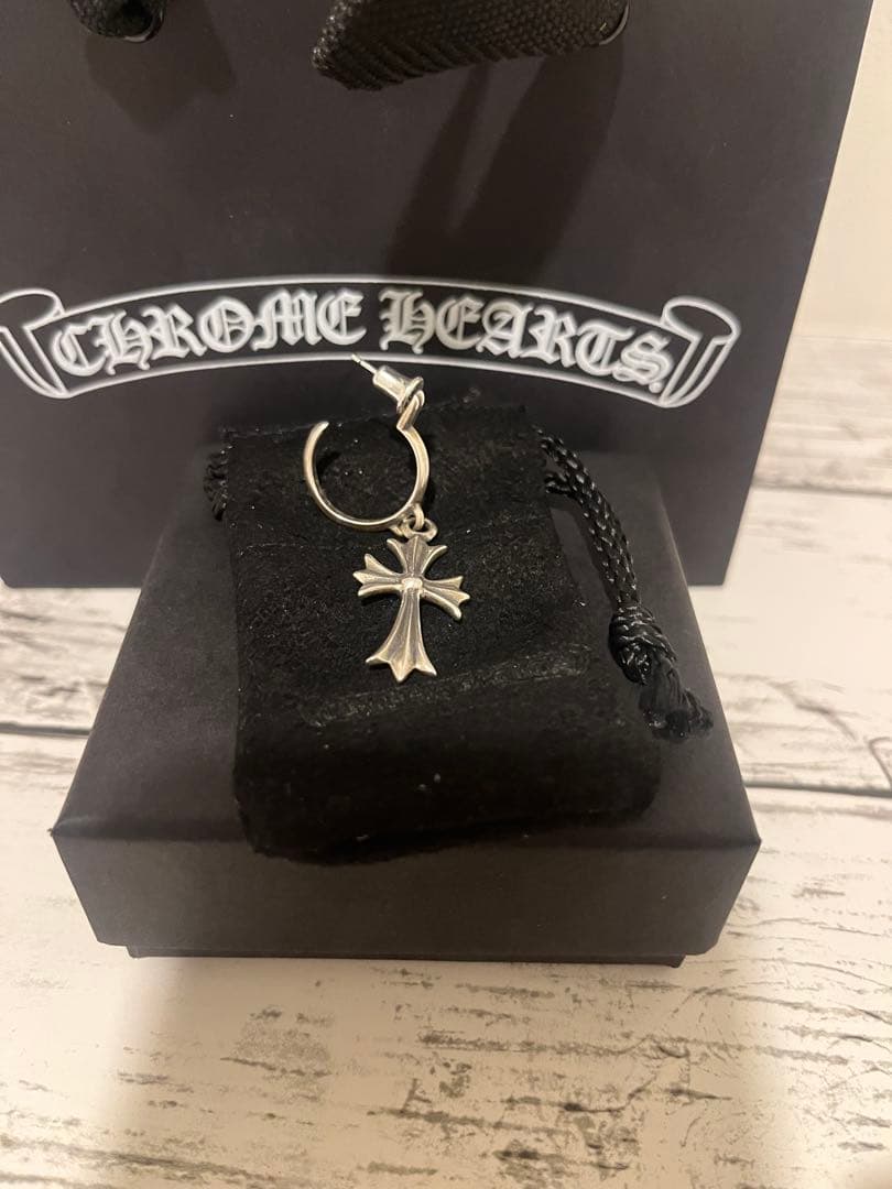 クロムハーツ タイニー CH クロス フープ ピアス シルバー925 片耳 クロムハーツタイニーCHクロスフープイヤリング(ピアス)|クロムハーツ