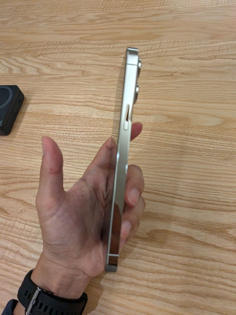 【美品】Apple iPhone 13 Promaxゴールド 256GB 本体