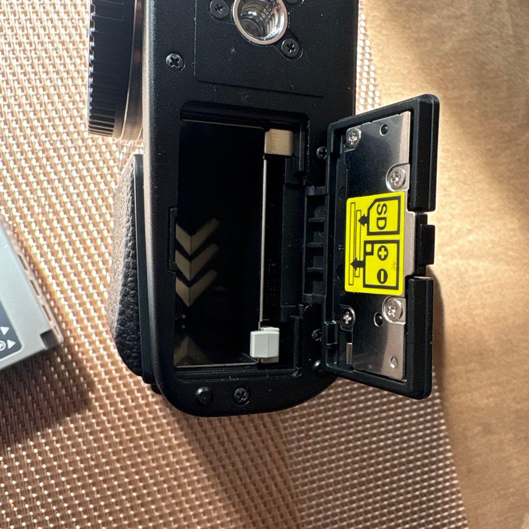 OLYMPUS ミラーレス一眼　E-P2 シャッター数3015 本体