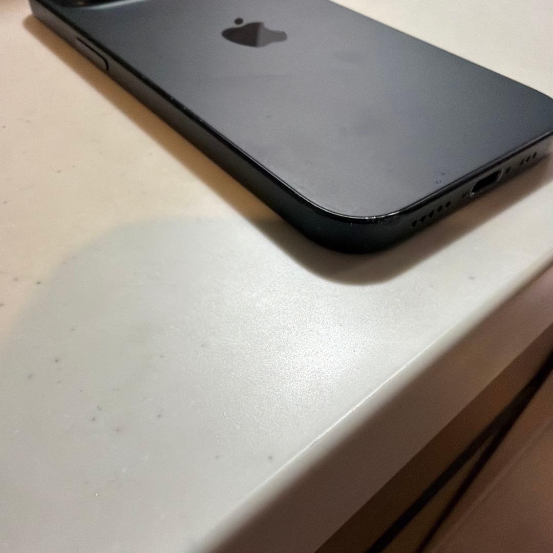 iPhone15 本体　ブラック　128GB