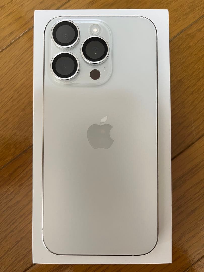 iPhone 15 Pro 本体　新品ガラスフィルム付