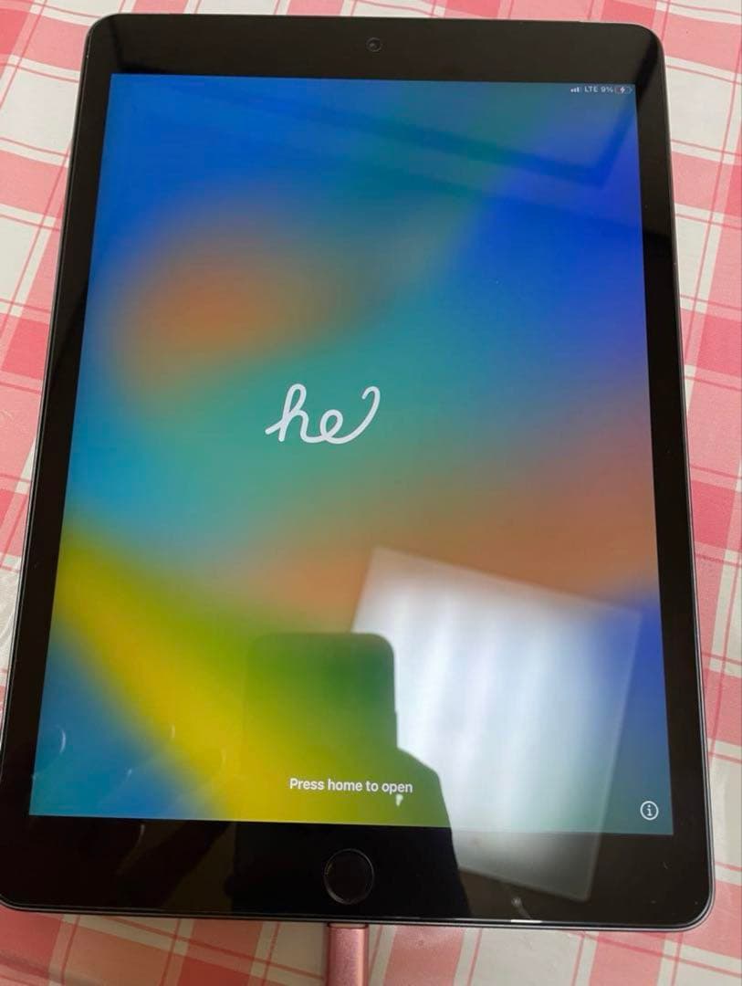 iPad 第7世代 128GB セルラーモデル グレー バッテリー残量95% refurb-ipad-cell-silver-2019?