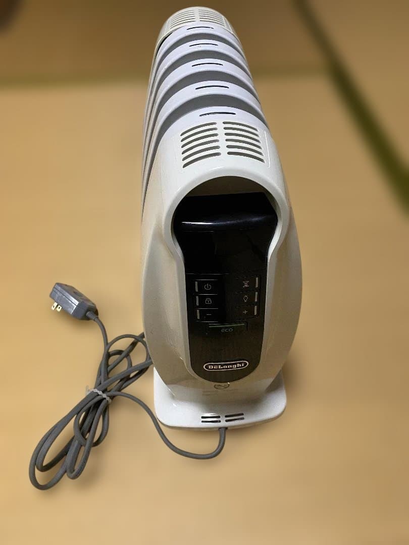 デロンギオイルヒーター　NJ0505E Amazon | De'Longhi (デロンギ) ミニオイルヒーター NJ0505E 小型軽量