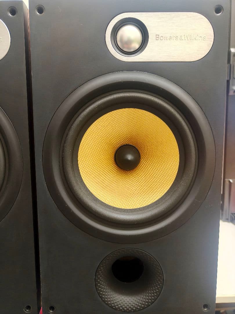 Bowers & Wilkins 685 ブックシェルフスピーカー