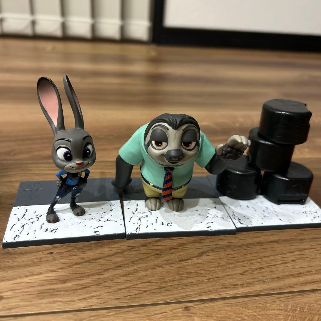 ズートピア フィギュアセット MEA-006 上海ディズニー - メルカリ