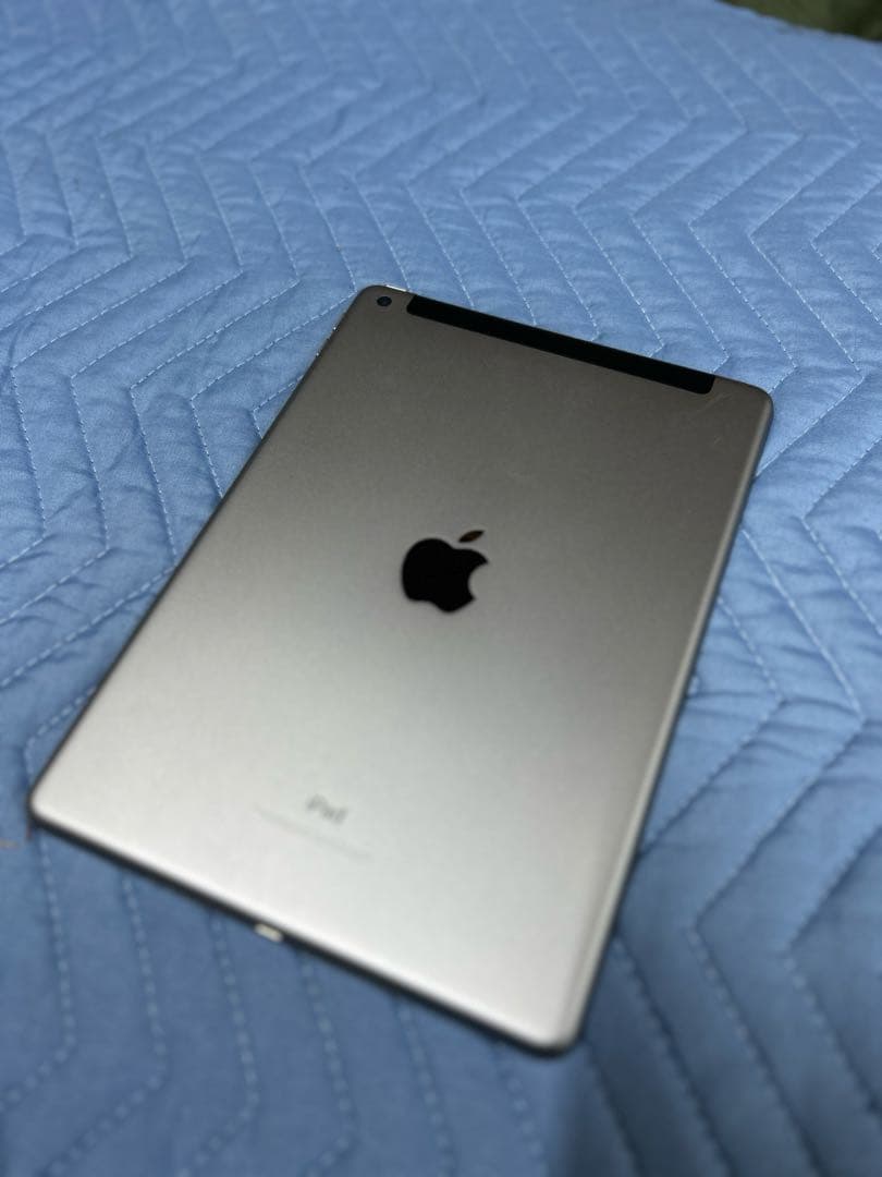 土日限定価格】Apple iPad 128GBセルラーモデル 2018 第6世代