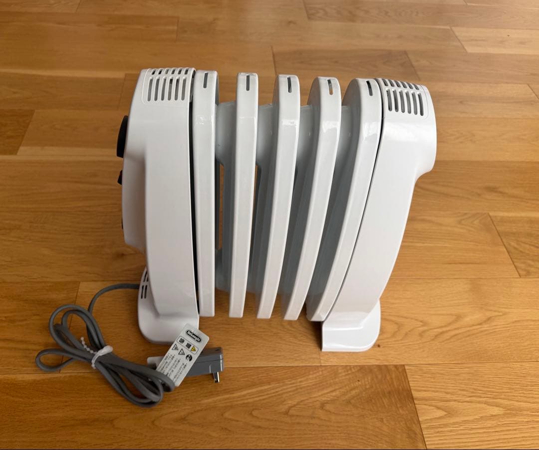 デロンギ オイルヒーター NJM0505 500W - メルカリ