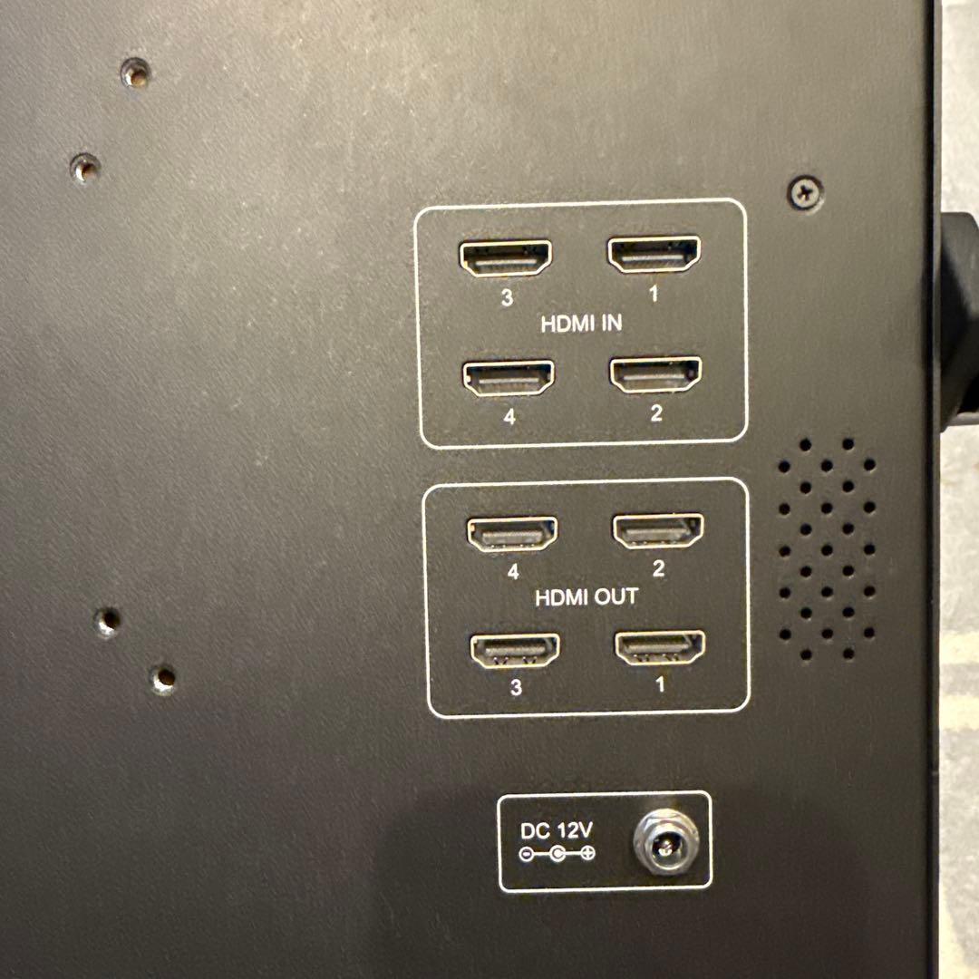 SEETEC 15.6インチ　クアッドスプリットモニター