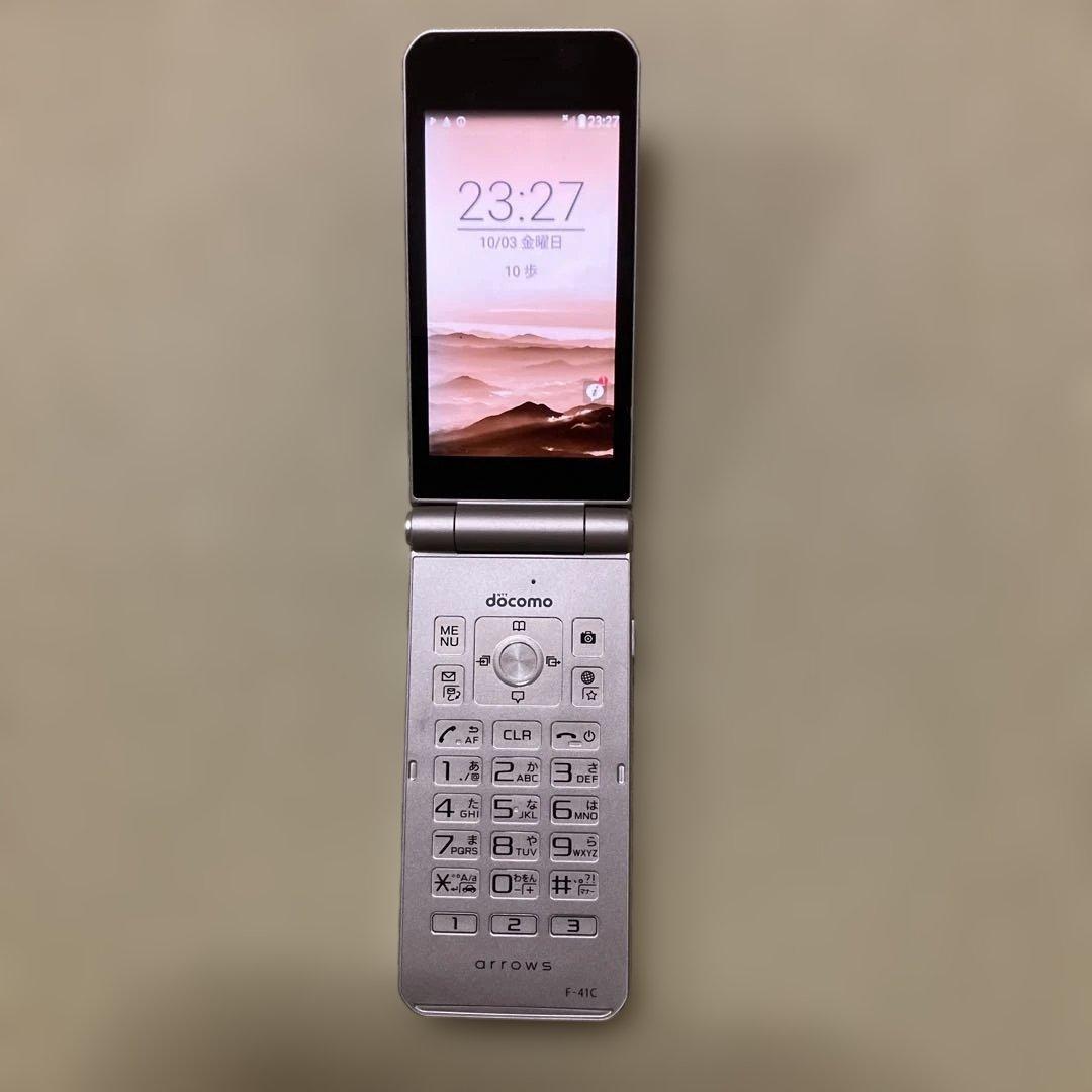 docomo arrowsF-41C ベーシックゴールド折りたたみ携帯電話