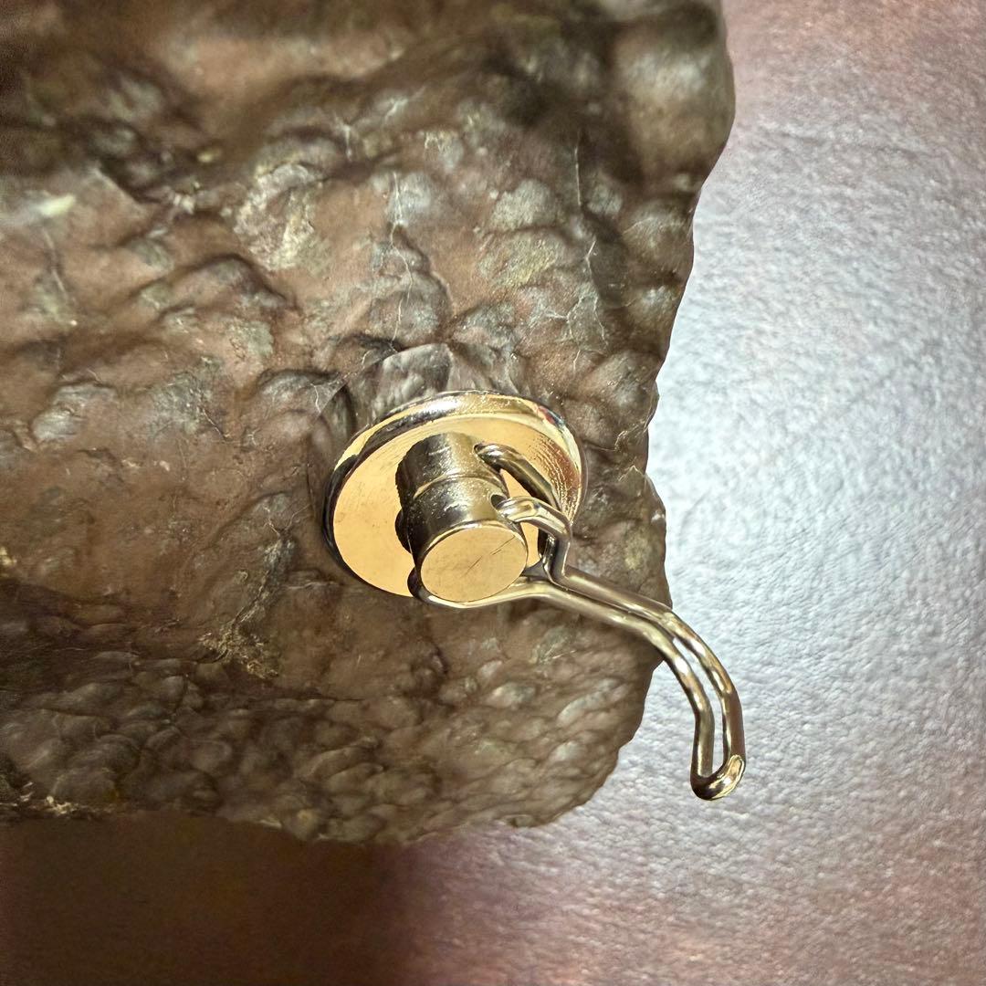 《ロシア産 隕石とされる鉄質メテオライト原石｜強磁性・重量感あり 971g》