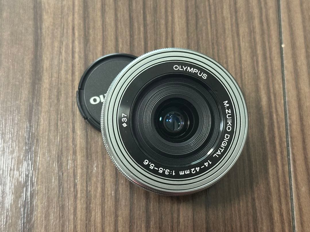 おまめ 【極美品】OLYMPUS PEN E-PL9 ホワイト レンズ付き