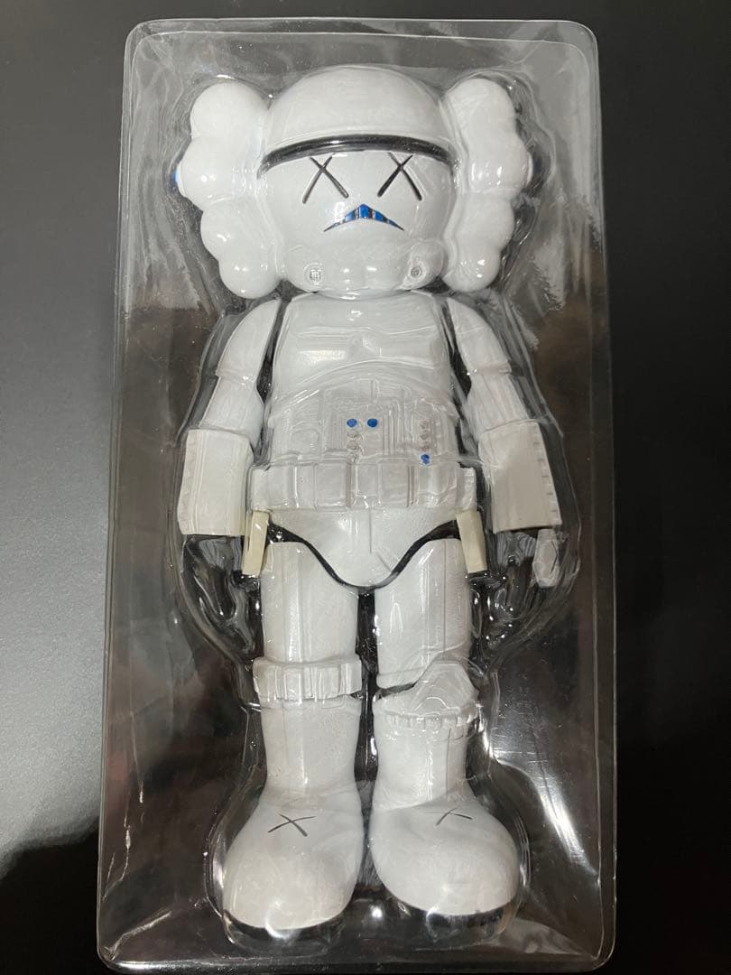 【開封品美品】スターウォーズ　カウズホリデー　ストームトルーパー　箱無し 開封品美品】スターウォーズ カウズホリデー ストームトルーパー 箱