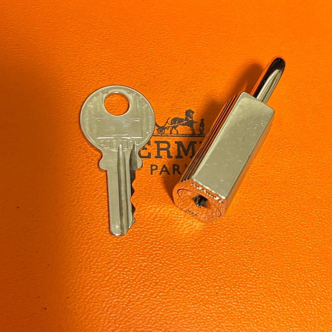 エルメス シルバー カデナ 南京錠 パドロック 鍵 キー NO107 - メルカリ