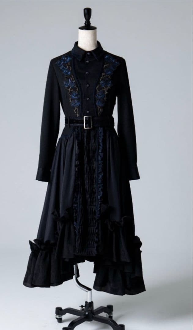 hazama×Ado 一凛の祈跡に添えるワンピース　黒XS ha | za | ma」とAdoさんのコラボアイテムとして発表された「一凛の祈