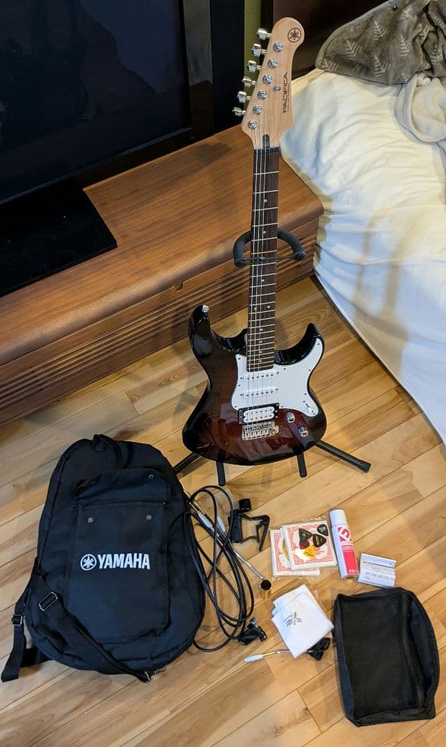 ヤマハ(YAMAHA) パシフィカ(PACIFICA) ギター PAC 112V YAMAHA PACIFICA112V エレキギター初心者14点セット 【VOXアンプ付き