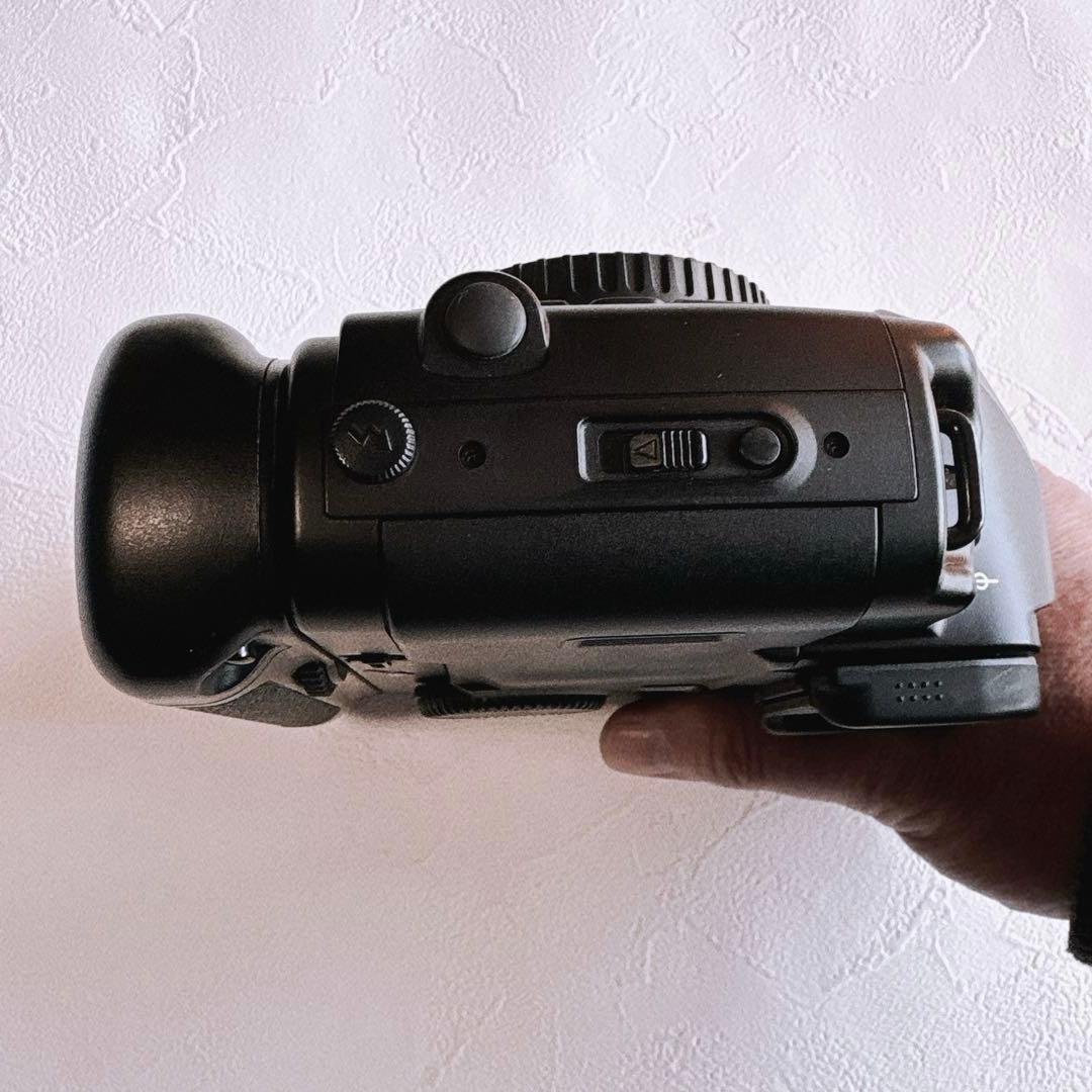 キャノン　フィルムカメラ　EOS-3 バッテリーパックBP-E1付き　中古品