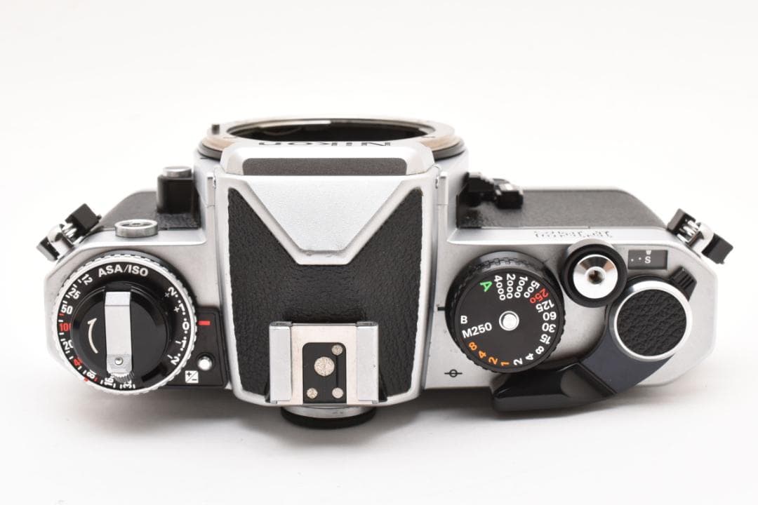 超美品 NIKON FE2 シルバー フィルムカメラ　モルト新品交換済 M363