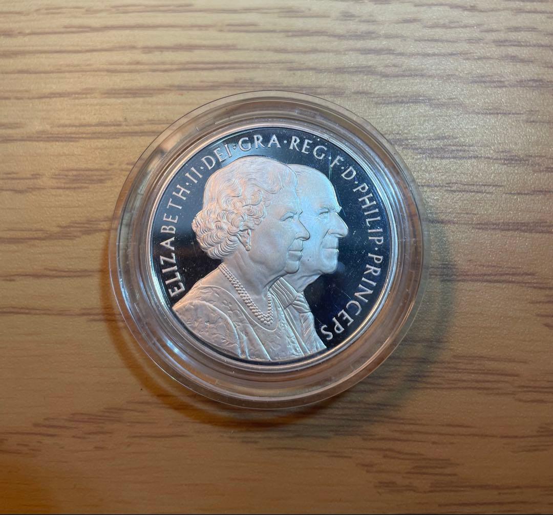 2007年 5ポンド記念銀貨（約57g） エリザベス女王（通称:幾何学模様