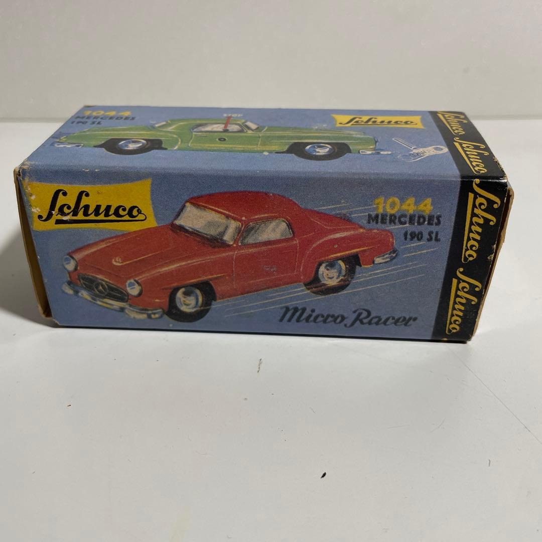 シュコー赤と白のクラシックミニカー