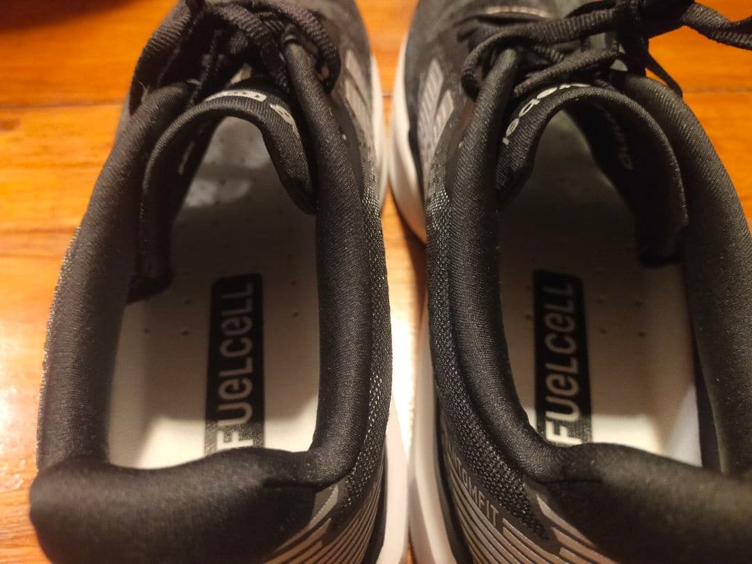 ニューバランスFuelCell Rebel v5 26.5cm 2E足入れのみ