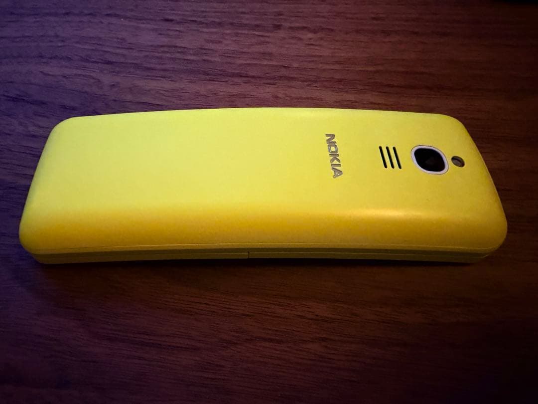 Nokia 8110 4G バナナフォン　 simフリー