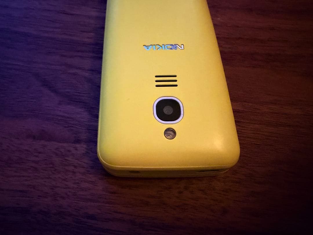 Nokia 8110 4G バナナフォン　 simフリー