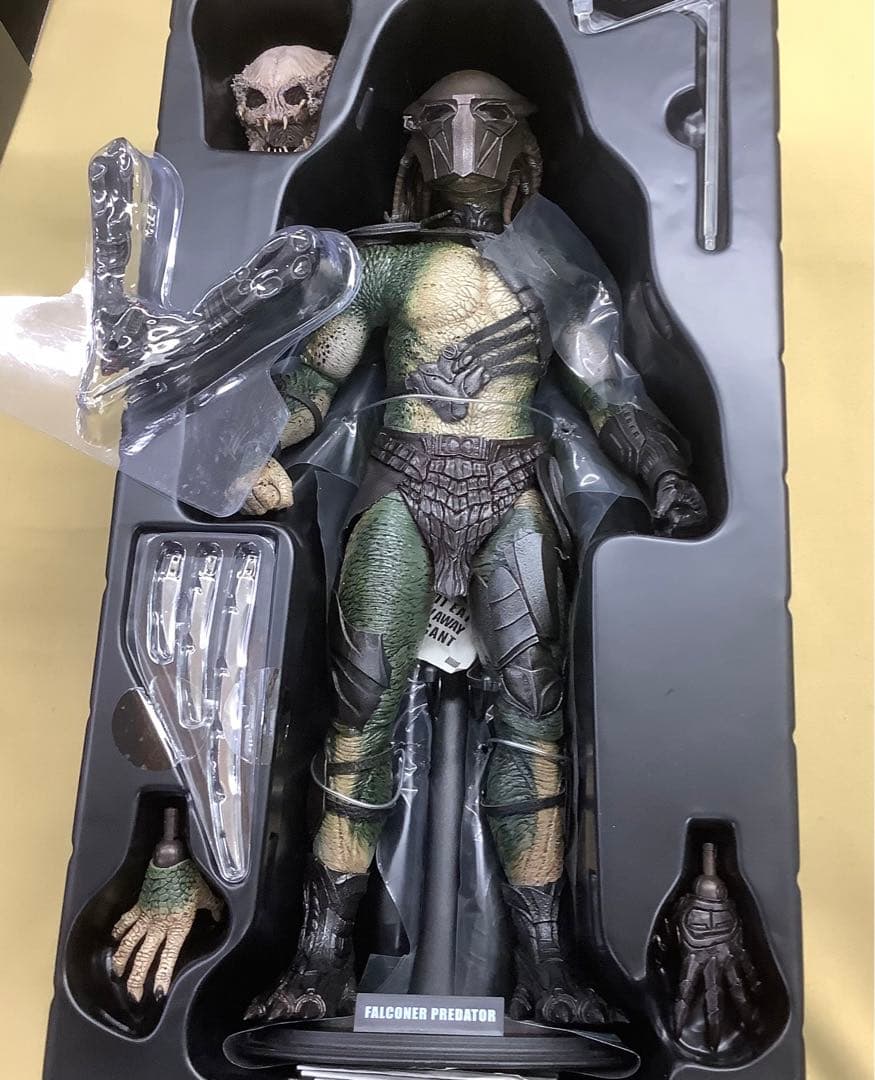 HOT TOYSムービー・マスターピースMMS137 ファルコナープレデター
