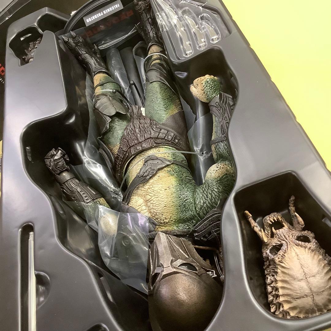 HOT TOYSムービー・マスターピースMMS137 ファルコナープレデター