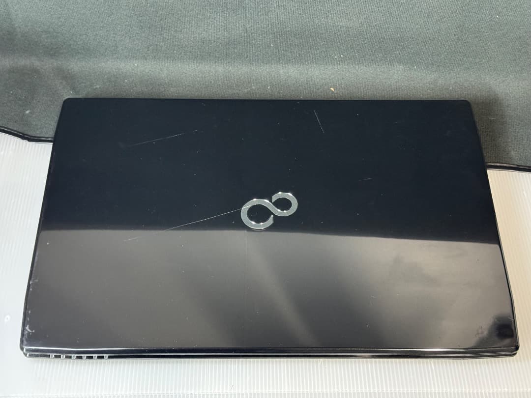 FMV LIFEBOOK Windows11　ノートパソコン