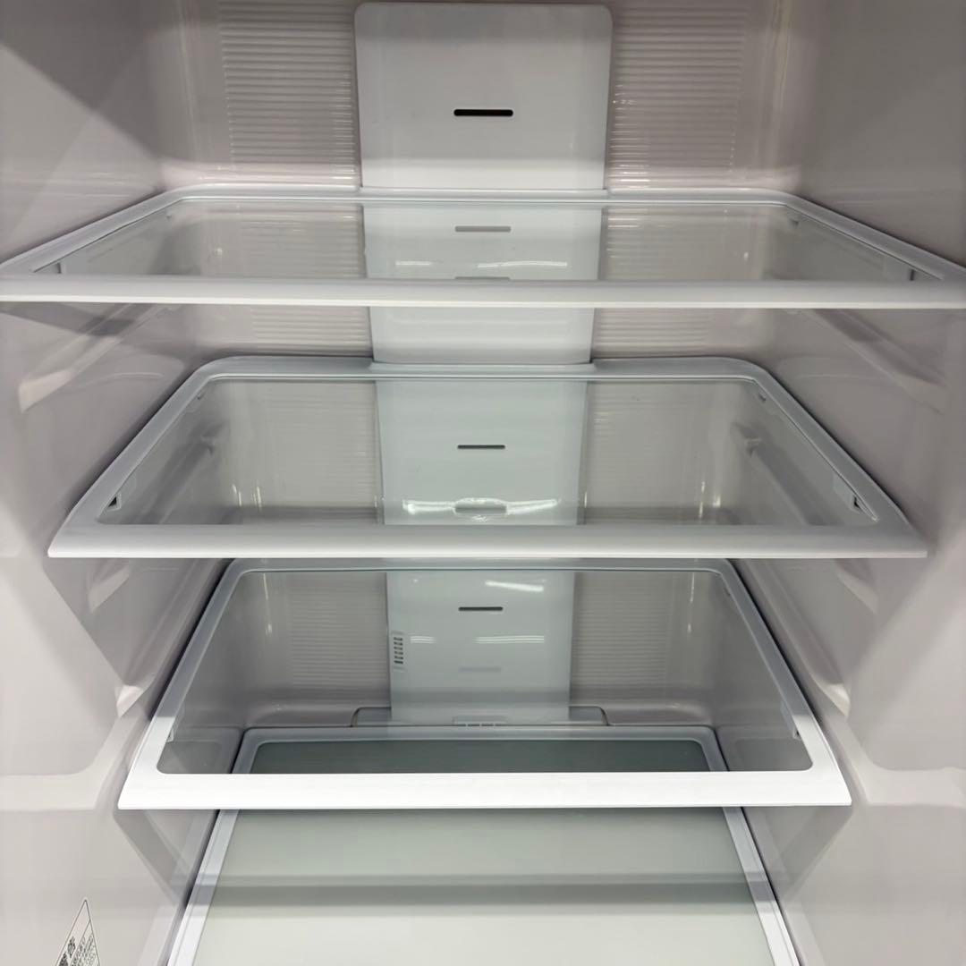 718 大型冷蔵庫 300L強 極美品 真空チルド 自動製氷機 一人暮らしにも