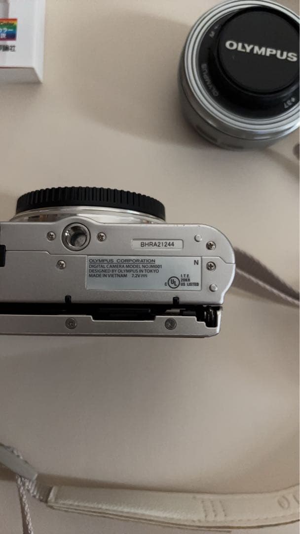 OLYMPUS PEN E-PL8 ミラーレス　本体と付属品