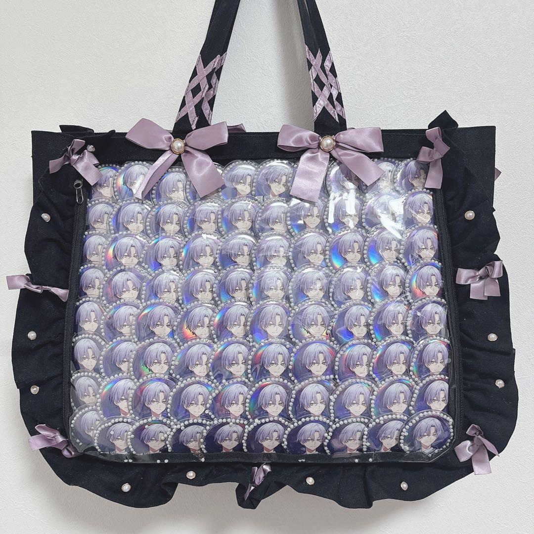 値下げ中]18TRIP 大黒可不可 オーロラ缶バッジ a3痛バック - メルカリ