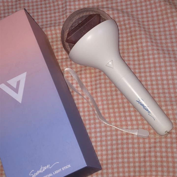 Seventeen セブチ　ペンライト　初代カラット棒　Ver1 SEVENTEEN セブチ ver.1 カラット棒 公式 ペンライト 初代 - メルカリ