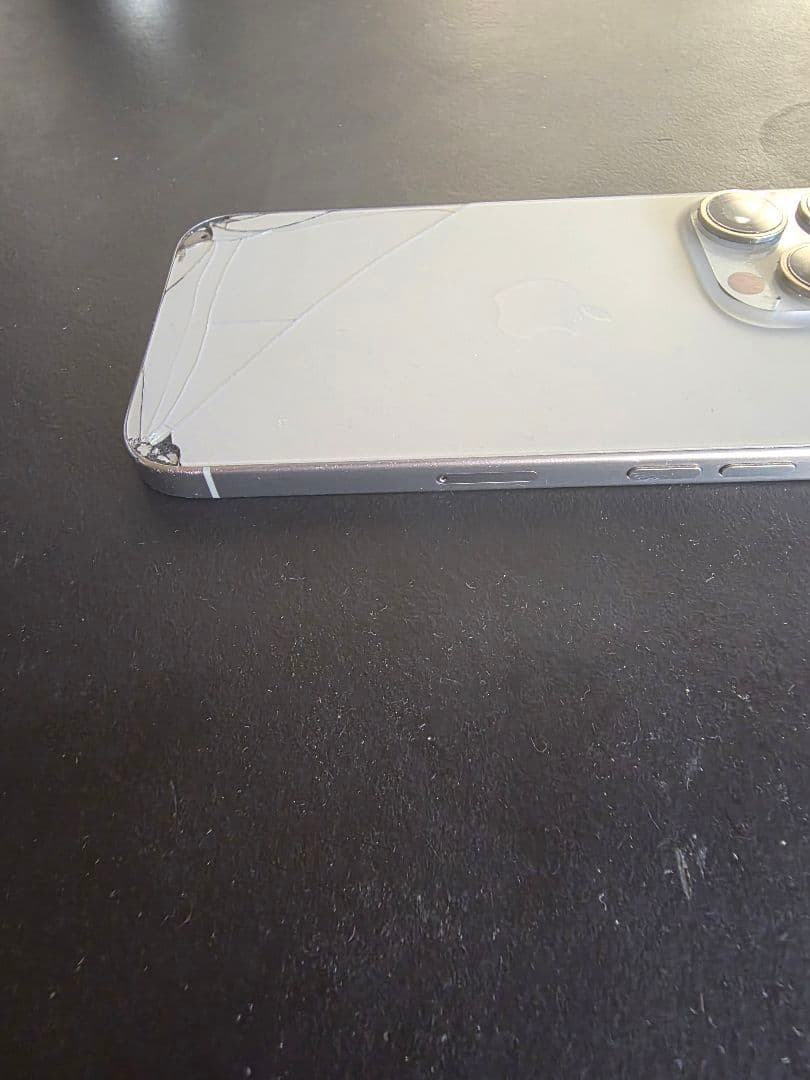 Apple iPhone 15 Pro ナチュラルチタニウム　SIMフリー